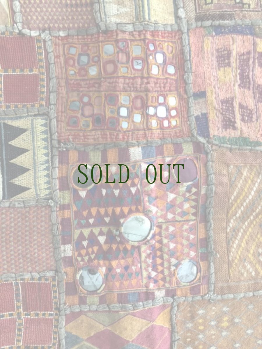 画像3: インド　グジャラート州　刺繍・ミラーワーク　パッチワーク　（178×110ｃｍ）・アンティーク (3)