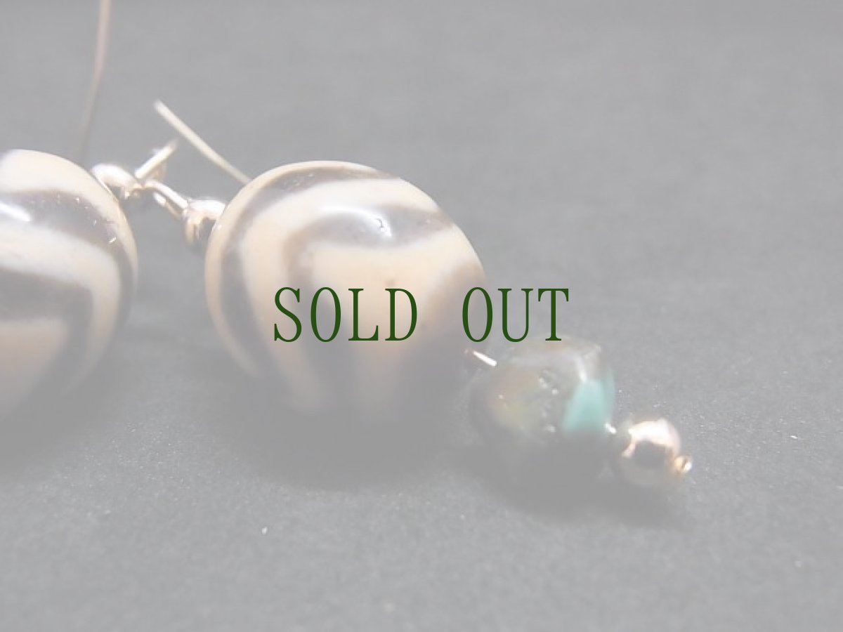 画像4: ジービーズ 水紋天珠（虎牙）のピアス (4)