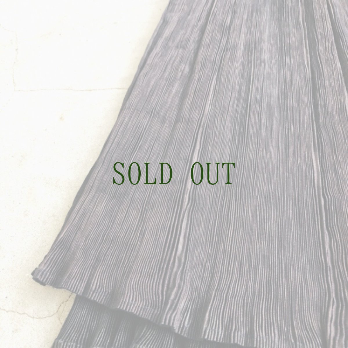 画像6: 貴州侗族(トン)　藍染・亮布　プリーツ巻きスカート　(泥藍・牛革・豆浆染色) (6)