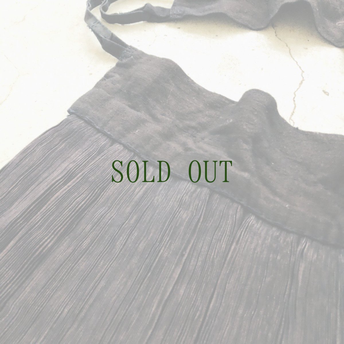 画像5: 貴州侗族(トン)　藍染・亮布　プリーツ巻きスカート　(泥藍・牛革・豆浆染色) (5)