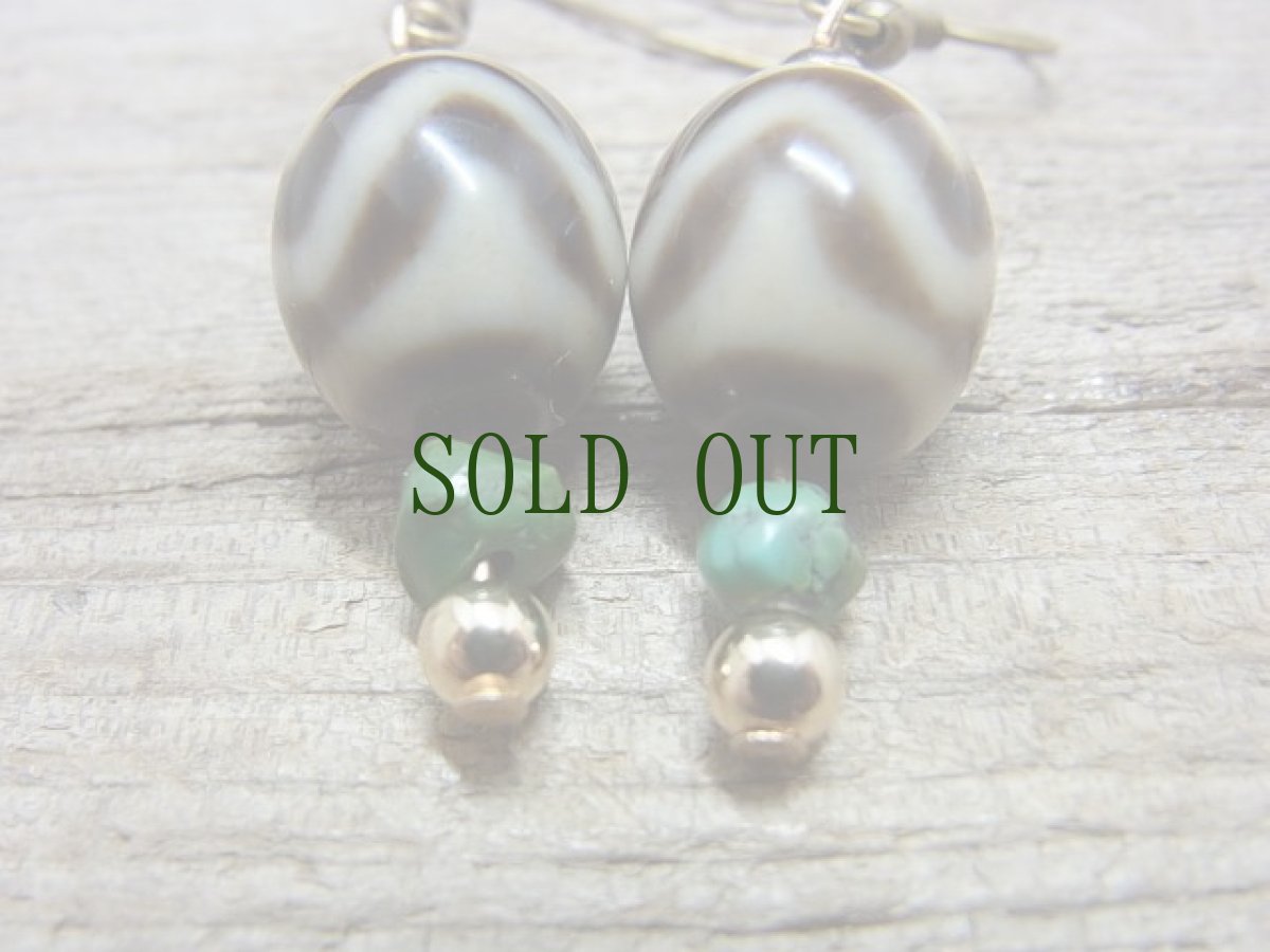 画像4: ジービーズ 水紋天珠（虎牙）のピアス (4)