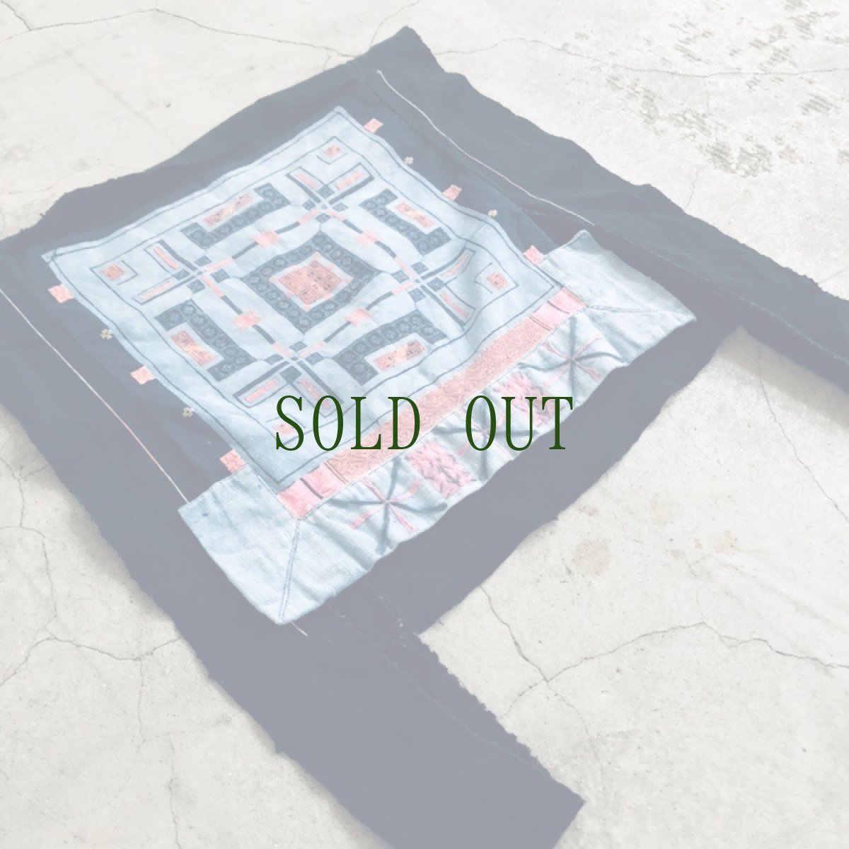 画像2: 広西省白裤子瑶族（ヤオ支族）　上衣（貫頭衣）・刺繍 (2)