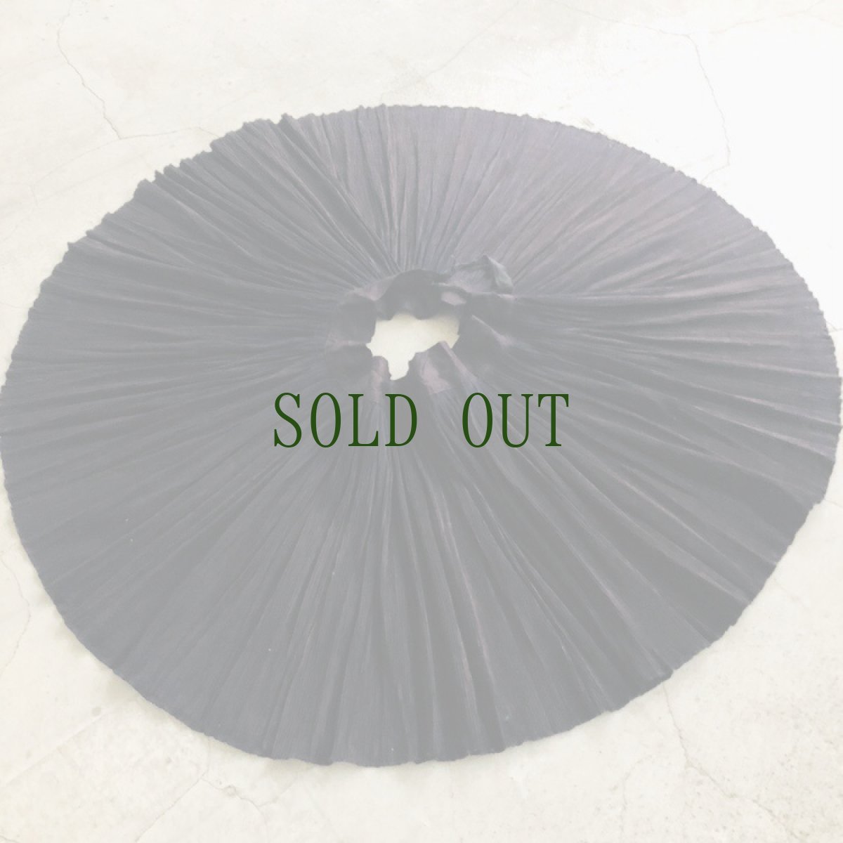 画像6: 貴州侗族(トン) 藍染・亮布 プリーツ巻きスカート (泥藍・牛革・豆浆染色) (6)