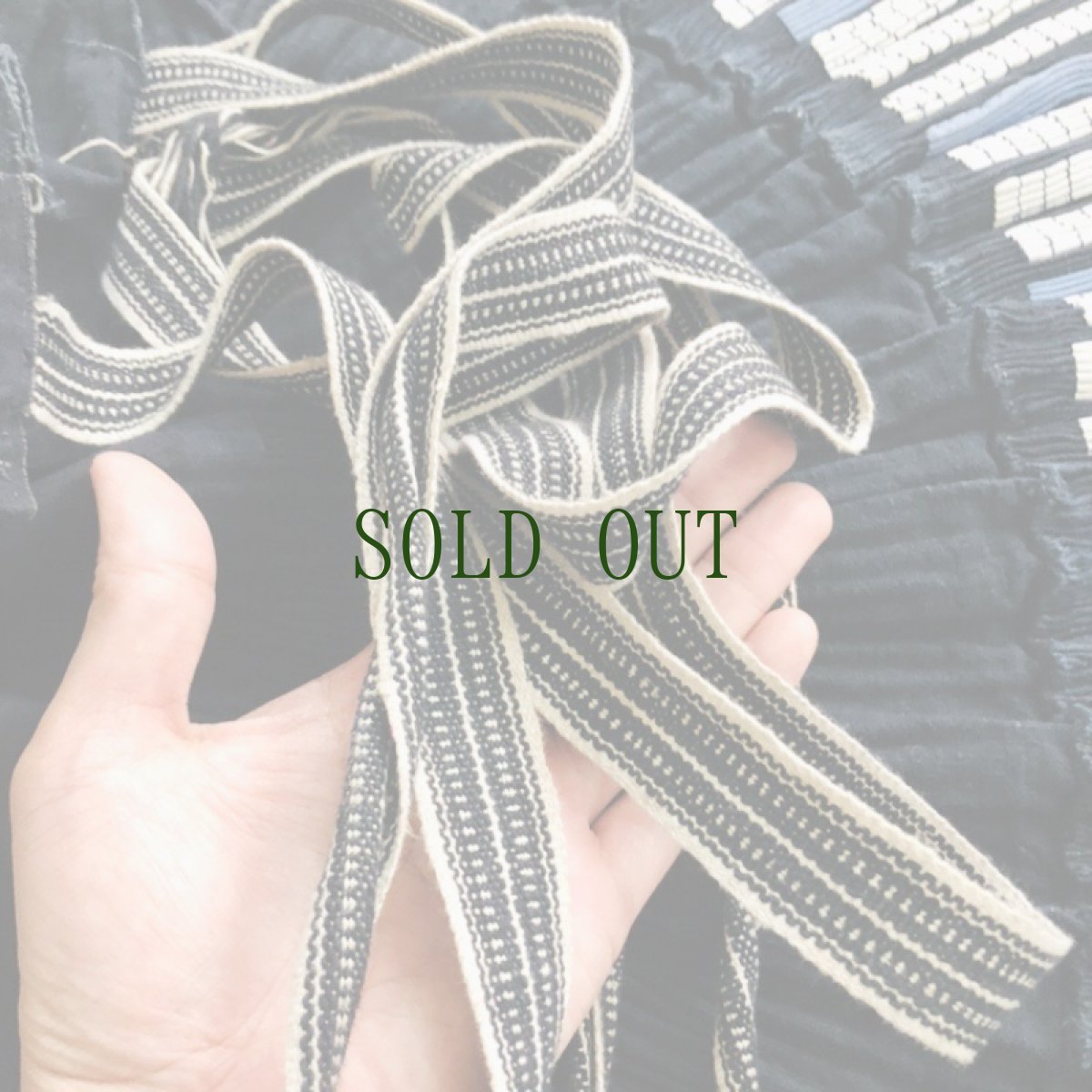 画像8: ガージア人　（貴州黄平県重安江式苗族(革家)）　藍染巻きスカート　 (8)