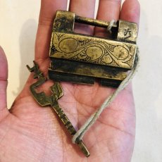 画像7: チベットの鍵と錠前　（Tibetan old padlock key）　アンティーク (7)