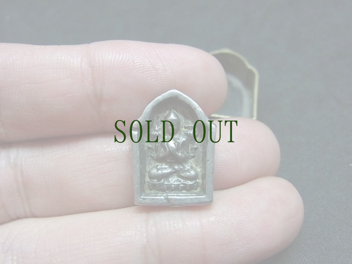 画像8: チベット・ガウ（携帯用小仏・豆仏）　チベット銀製・観音菩薩 (8)