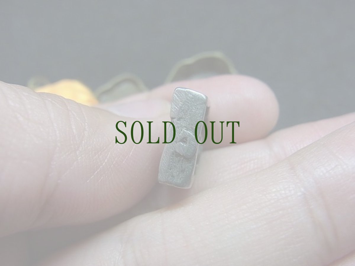 画像9: チベット・ガウ（携帯用小仏・豆仏）　チベット銀製・観音菩薩 (9)