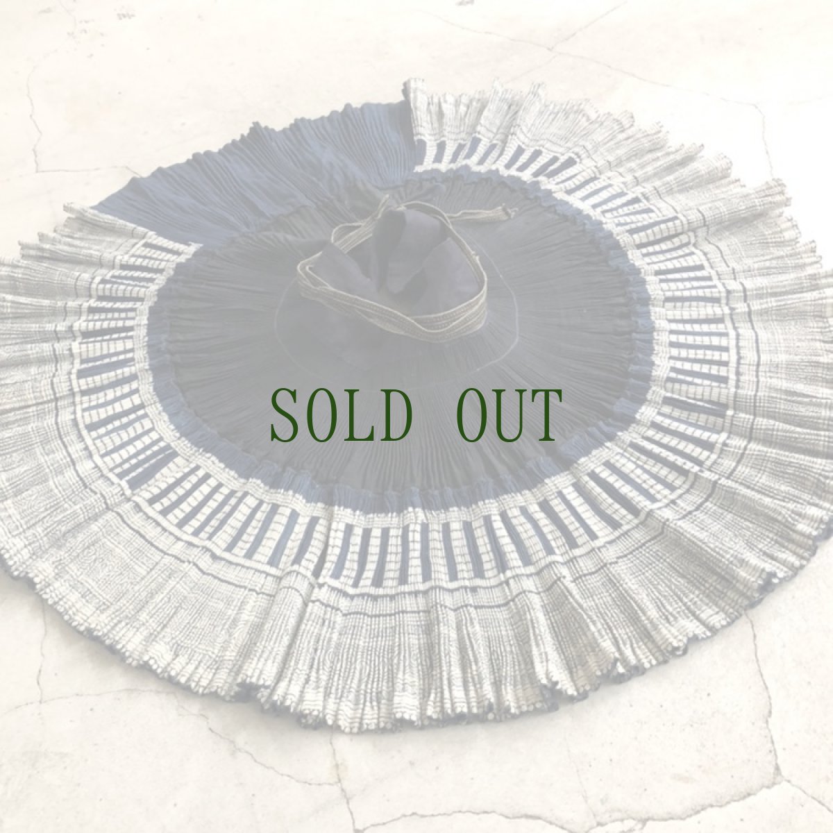 画像9: ガージア人　（貴州黄平県重安江式苗族(革家)）　藍染巻きスカート　 (9)