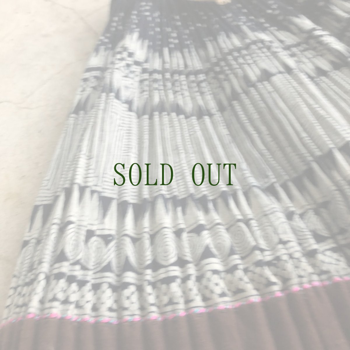 画像5: 貴州省　 布依族（プイ）　藍染・柿渋染　リバーシブル巻きスカート　ヴィンテージ (5)