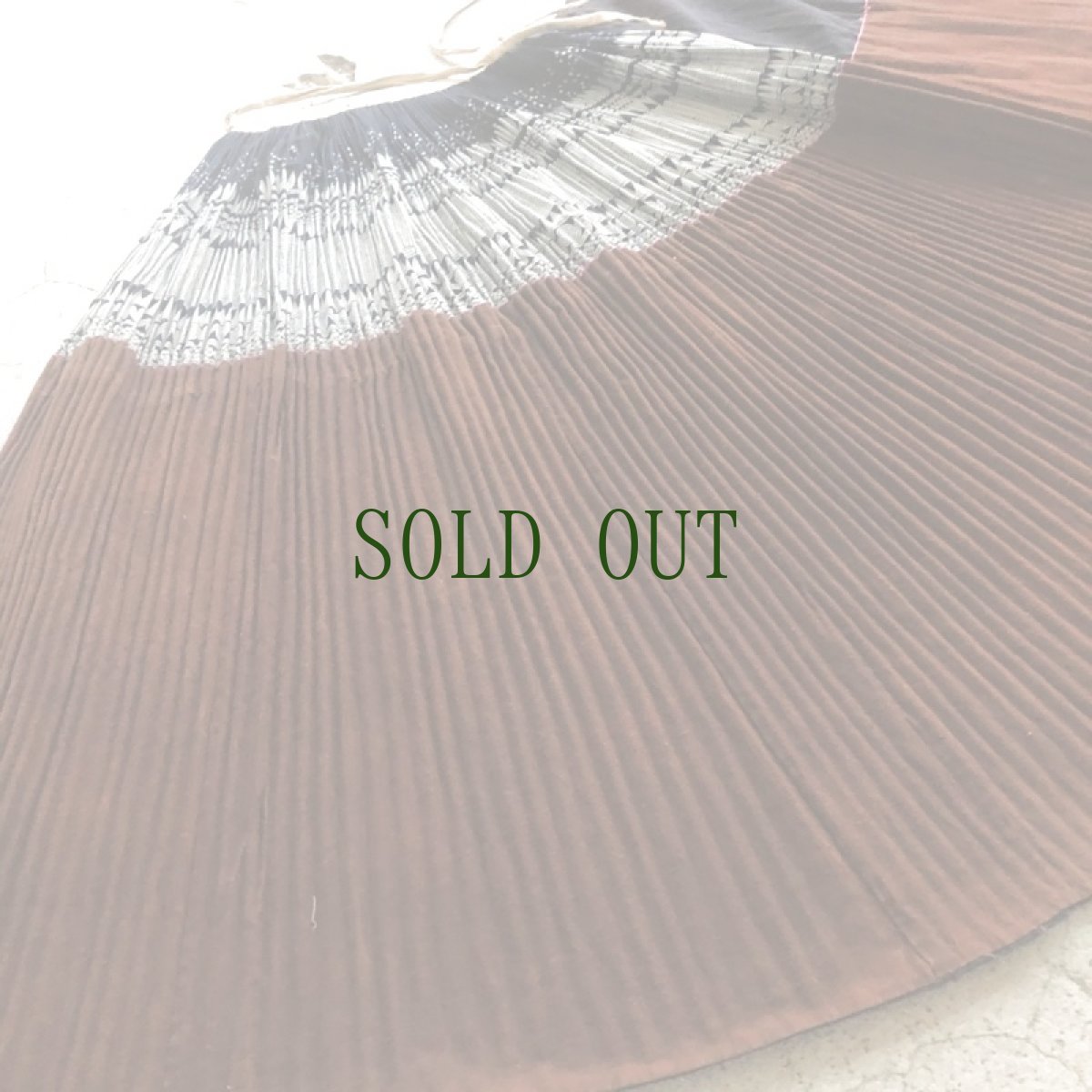 画像4: 貴州省　 布依族（プイ）　藍染・柿渋染　リバーシブル巻きスカート　ヴィンテージ (4)