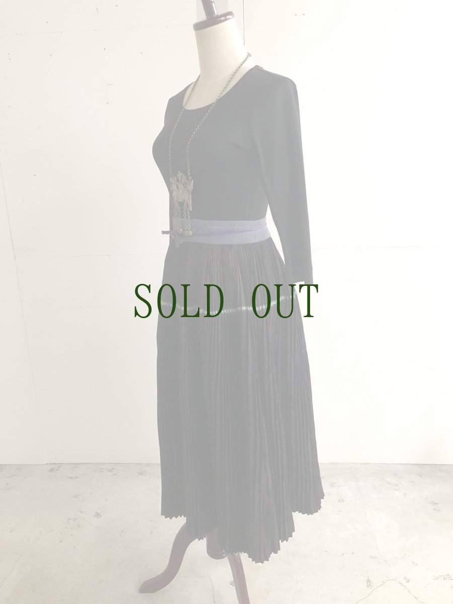 画像12: 貴州省西南苗族(ミャオ族)　藍染亮布　プリーツ　巻きスカート　　ロング丈 (12)