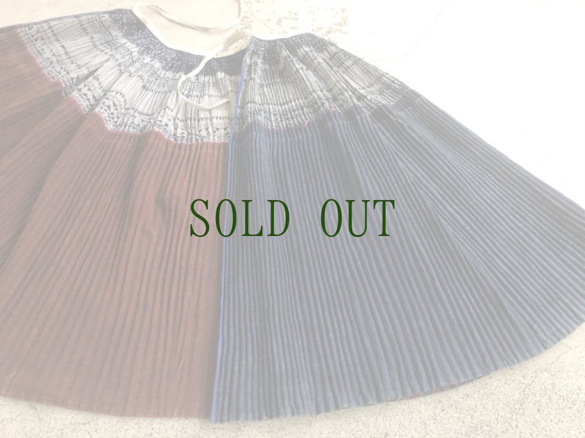 画像10: 貴州省　 布依族（プイ）　藍染・柿渋染　リバーシブル巻きスカート　ヴィンテージ (10)