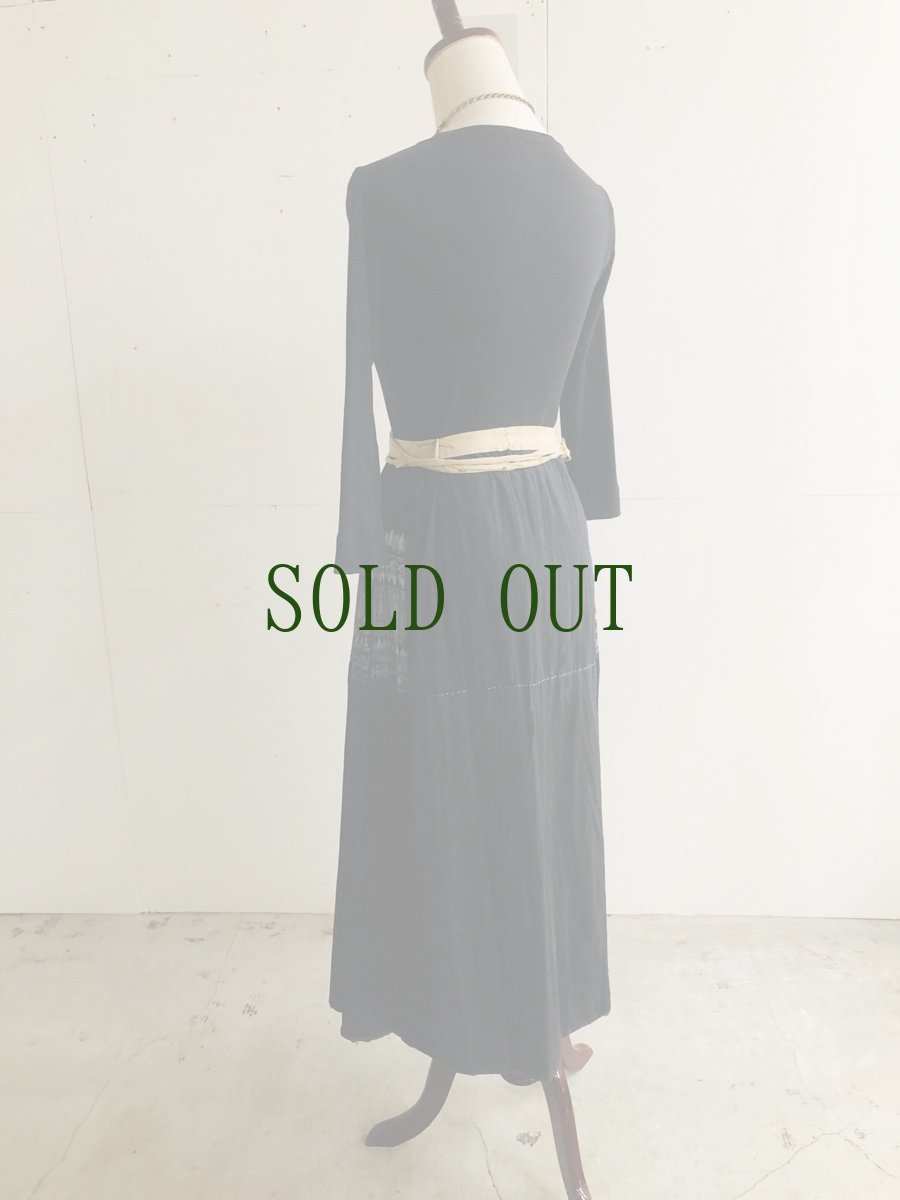 画像12: 貴州省　 布依族（プイ）　藍染・柿渋染　リバーシブル巻きスカート　ヴィンテージ (12)