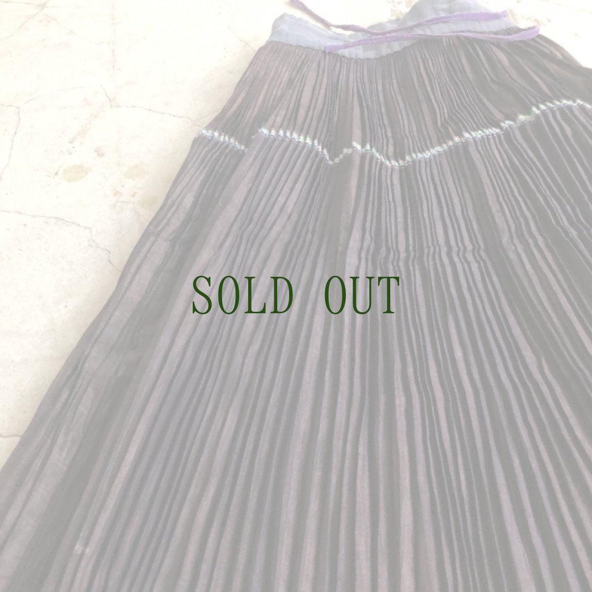 画像8: 貴州省西南苗族(ミャオ族)　藍染亮布　プリーツ　巻きスカート　　ロング丈 (8)