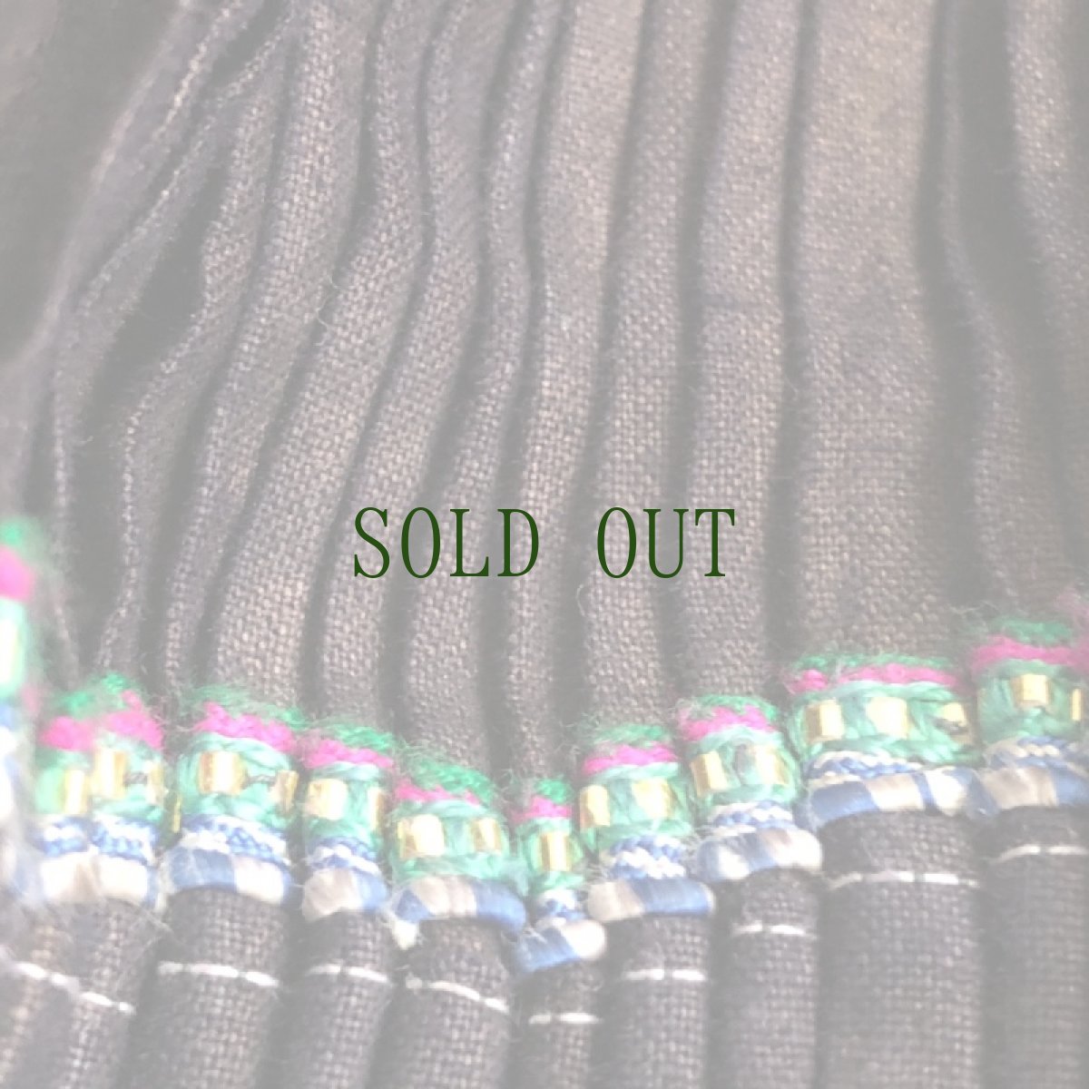 画像7: 貴州省西南苗族(ミャオ族)　藍染亮布　プリーツ　巻きスカート　　ロング丈 (7)