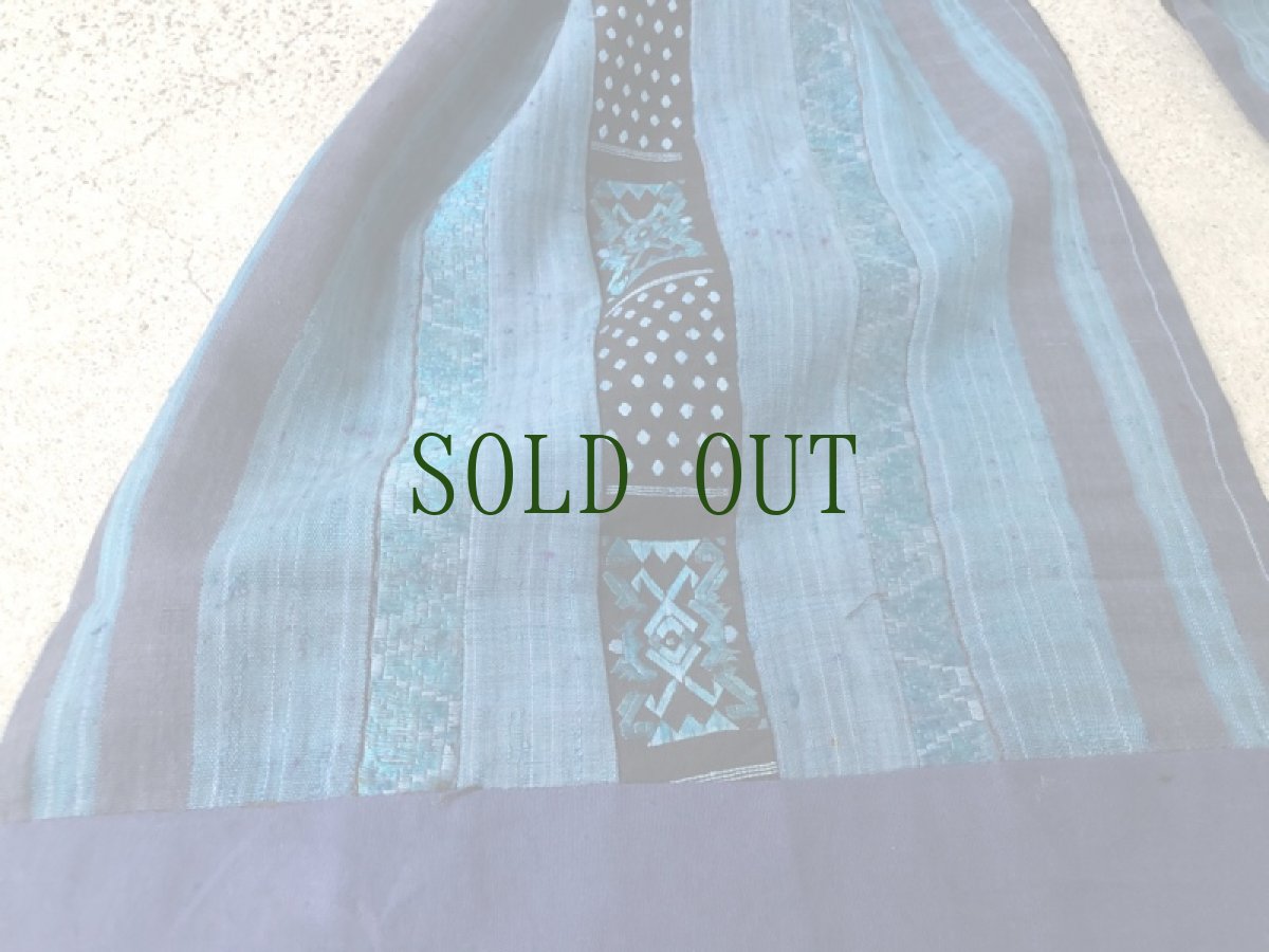 画像2: 貴州黄平苗族（huan ping miao）絹糸刺繍古裂（アンティーク・33×220cm） (2)