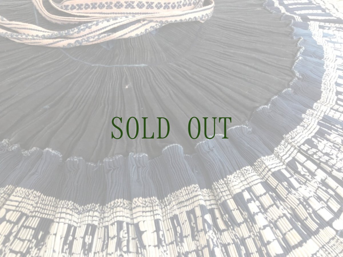 画像10: ガージア人　（貴州黄平県重安江式苗族(革家)）　藍染巻きスカート　 (10)