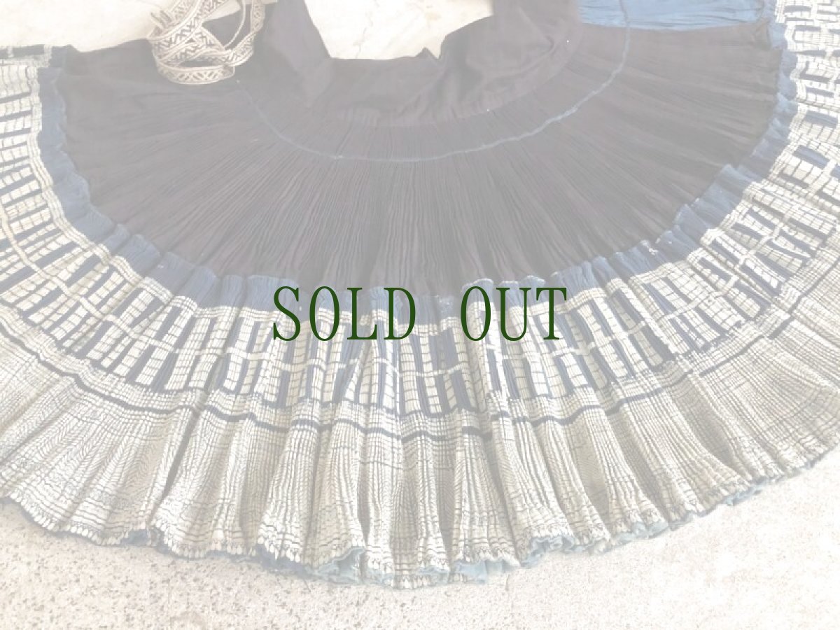 画像9: ガージア人　（貴州黄平県重安江式苗族(革家)）　藍染巻きスカート　 (9)