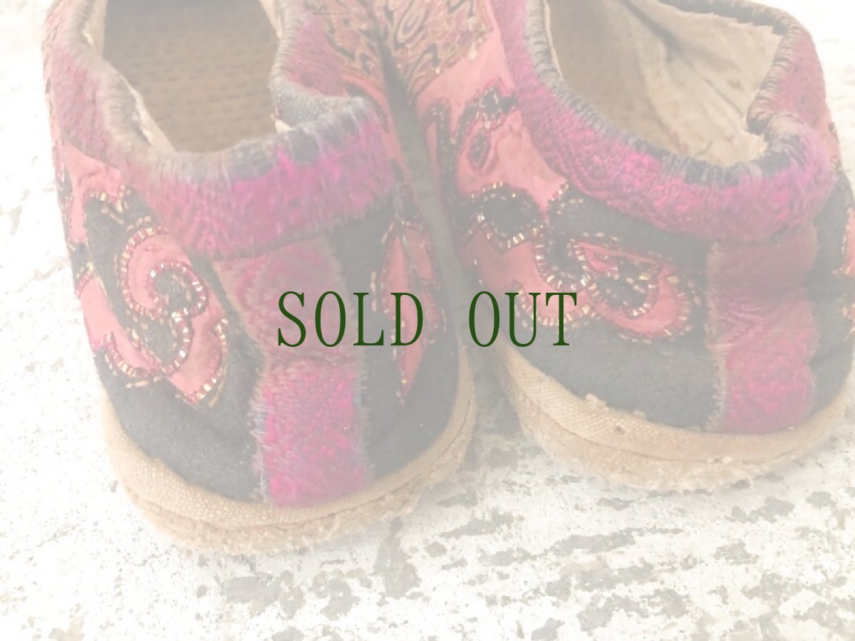 画像5: 貴州省三都水族(shui zu /スイ族)　刺繍布靴　（アンティーク） (5)