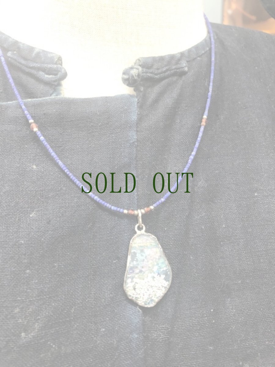 画像10: 古代ローマングラス（銀化ガラス）とラピスラズリのネックレス (10)