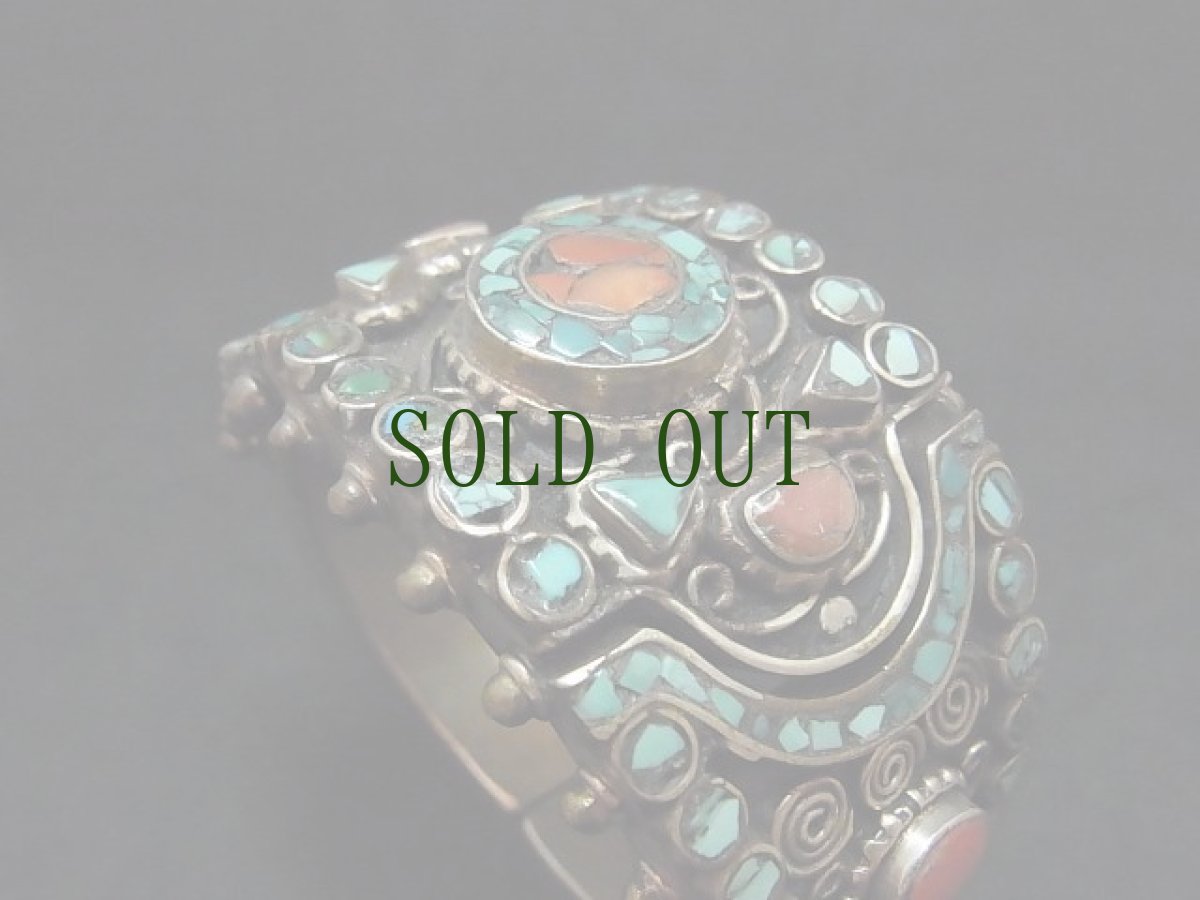 画像7: チベタンシルバーバングル・象嵌加工（ターコイズ、珊瑚）tibetan tribal bangle with inlay (7)