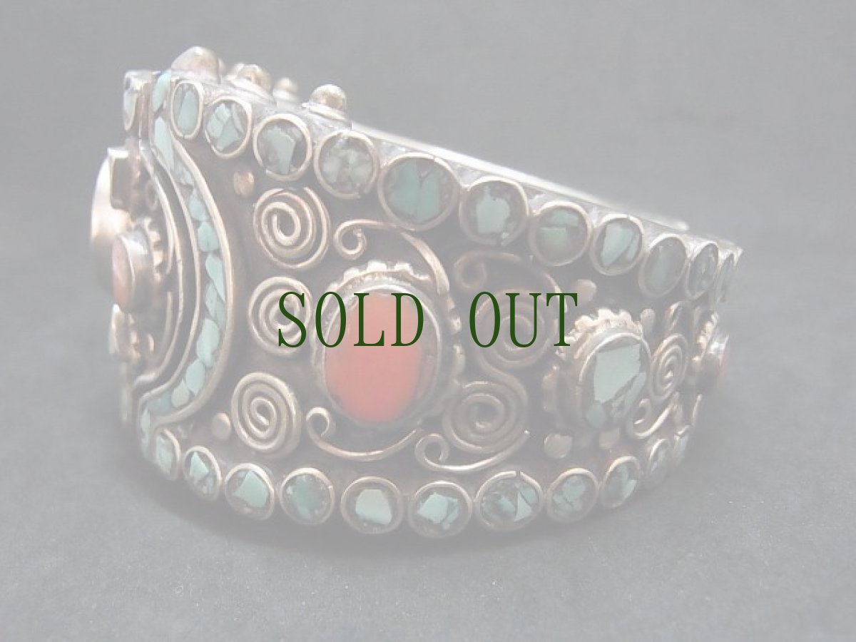 画像3: チベタンシルバーバングル・象嵌加工（ターコイズ、珊瑚）tibetan tribal bangle with inlay (3)