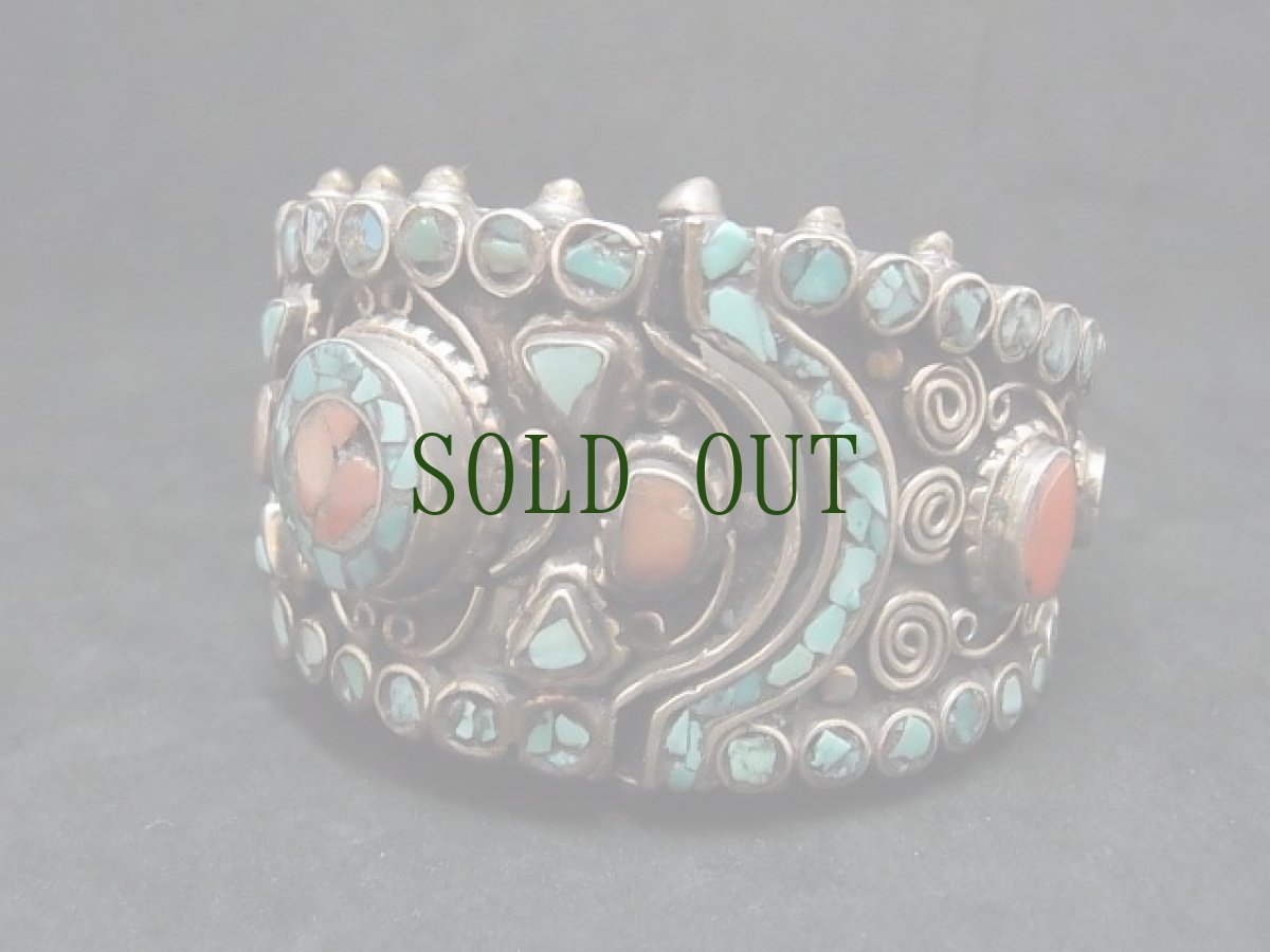 画像5: チベタンシルバーバングル・象嵌加工（ターコイズ、珊瑚）tibetan tribal bangle with inlay (5)