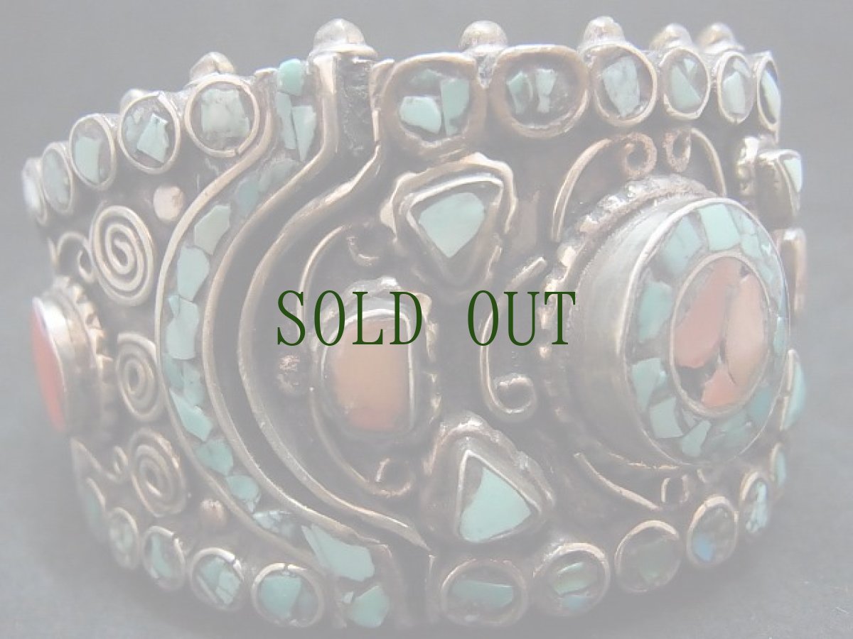 画像8: チベタンシルバーバングル・象嵌加工（ターコイズ、珊瑚）tibetan tribal bangle with inlay (8)