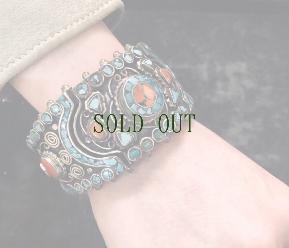 画像12: チベタンシルバーバングル・象嵌加工（ターコイズ、珊瑚）tibetan tribal bangle with inlay (12)