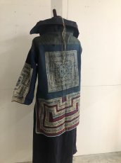 画像18: 貴州省六枝苗族(liu zhi miao people)上衣　木綿製・ろうけつ藍染 (18)