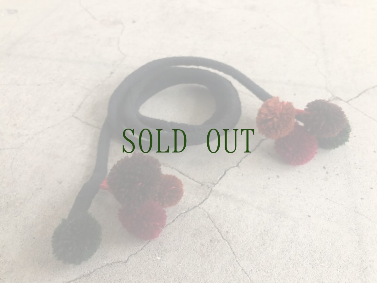 画像2: モン族　ポンポン　ベルト飾り（ヘアーオーナメントほか） (2)