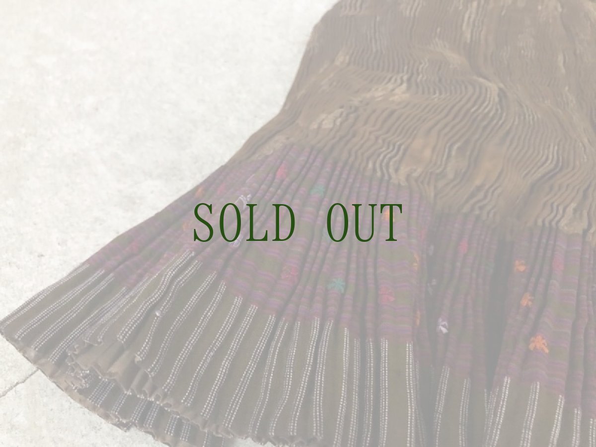 画像8: 貴州省黄平苗族(huan pin miao people)　プリーツ巻きスカート（シルク・草木染） (8)