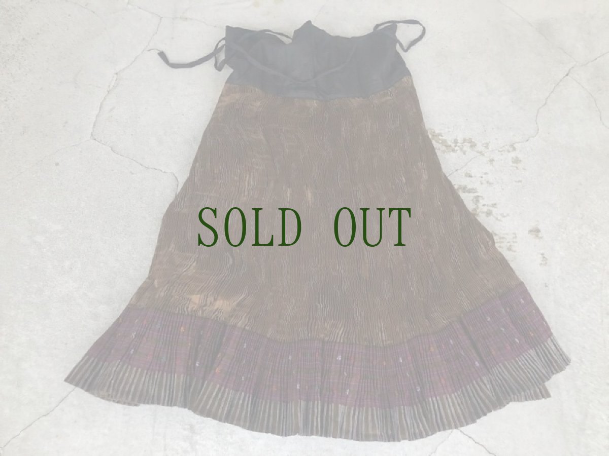 画像2: 貴州省黄平苗族(huan pin miao people)　プリーツ巻きスカート（シルク・草木染） (2)