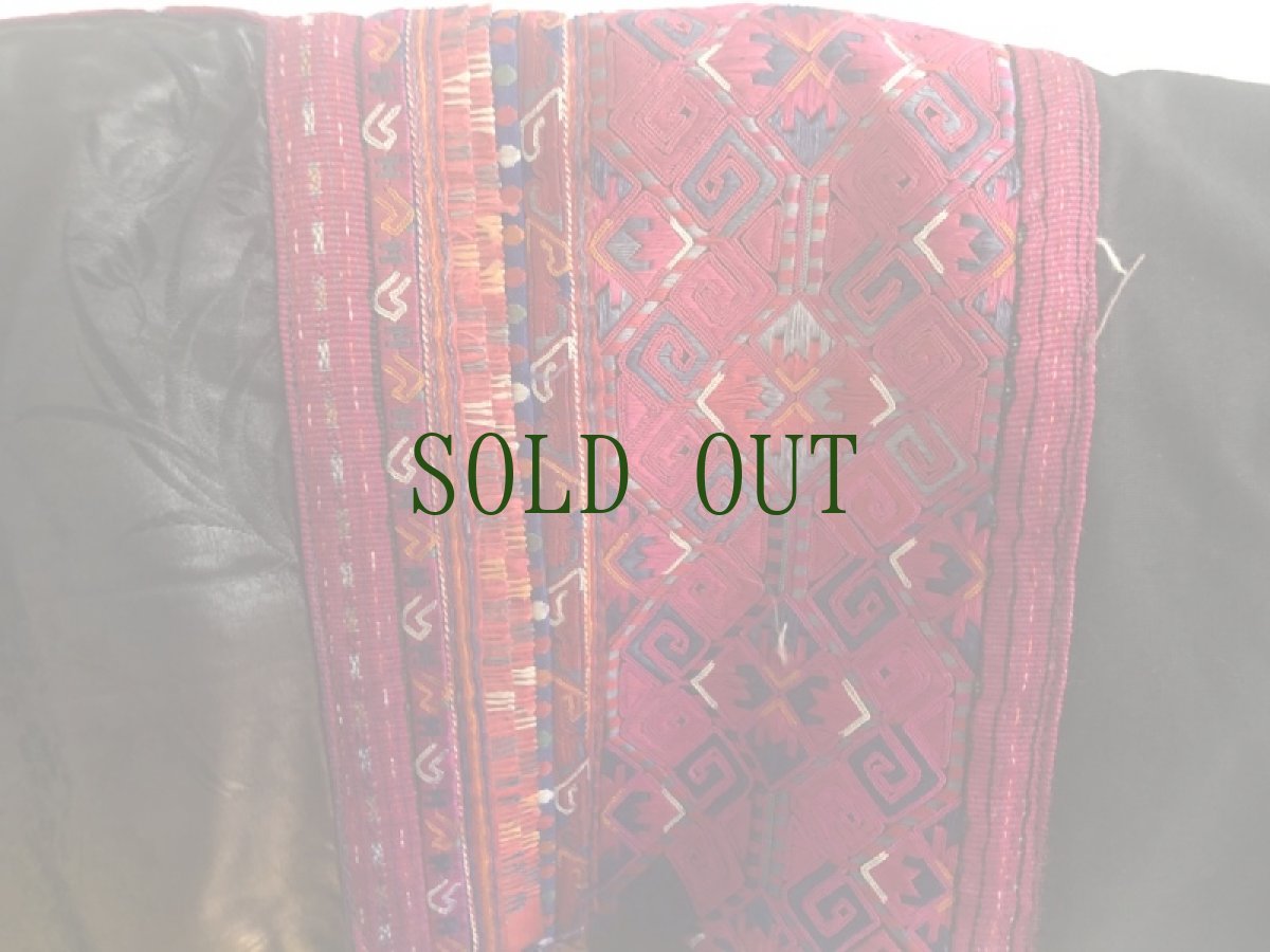 画像11: 貴州省黄平苗族(huan pin miao people)　絹製/藍染亮布・刺繍ジャケット (11)