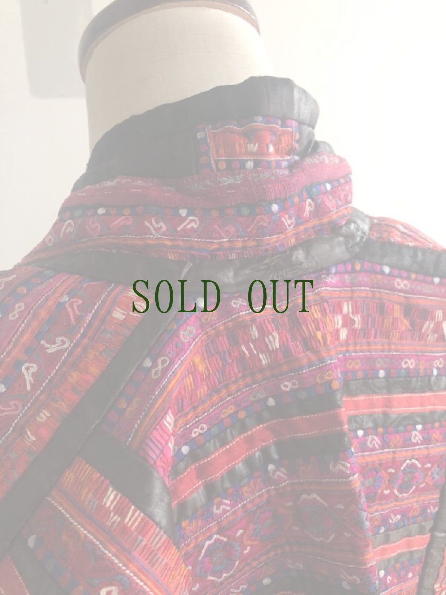 画像16: 貴州省黄平苗族(huan pin miao people)　絹製/藍染亮布・刺繍ジャケット (16)