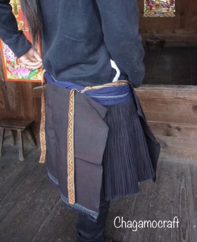 画像1: 舟渓青曼苗族(zhou xi qing man /ミャオ族)　藍染プリーツ巻きスカート　（木綿）ビンテージ