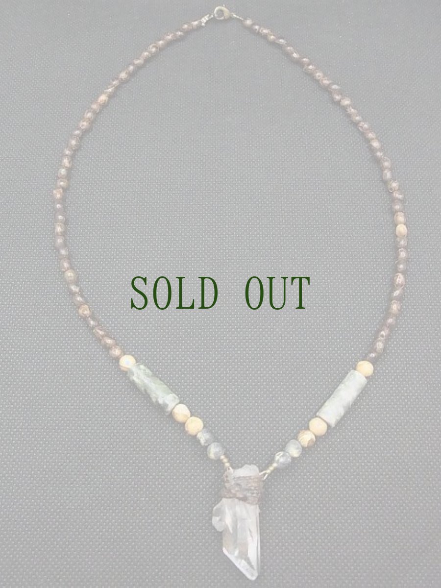 画像2: メキシコ産天然クリスタルと碧玉のネックレス (2)