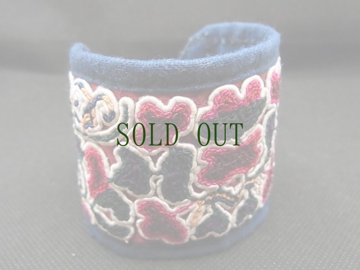 画像7: 貴州省ミャオ族の刺繍古裂・布ブレスレット　 (7)