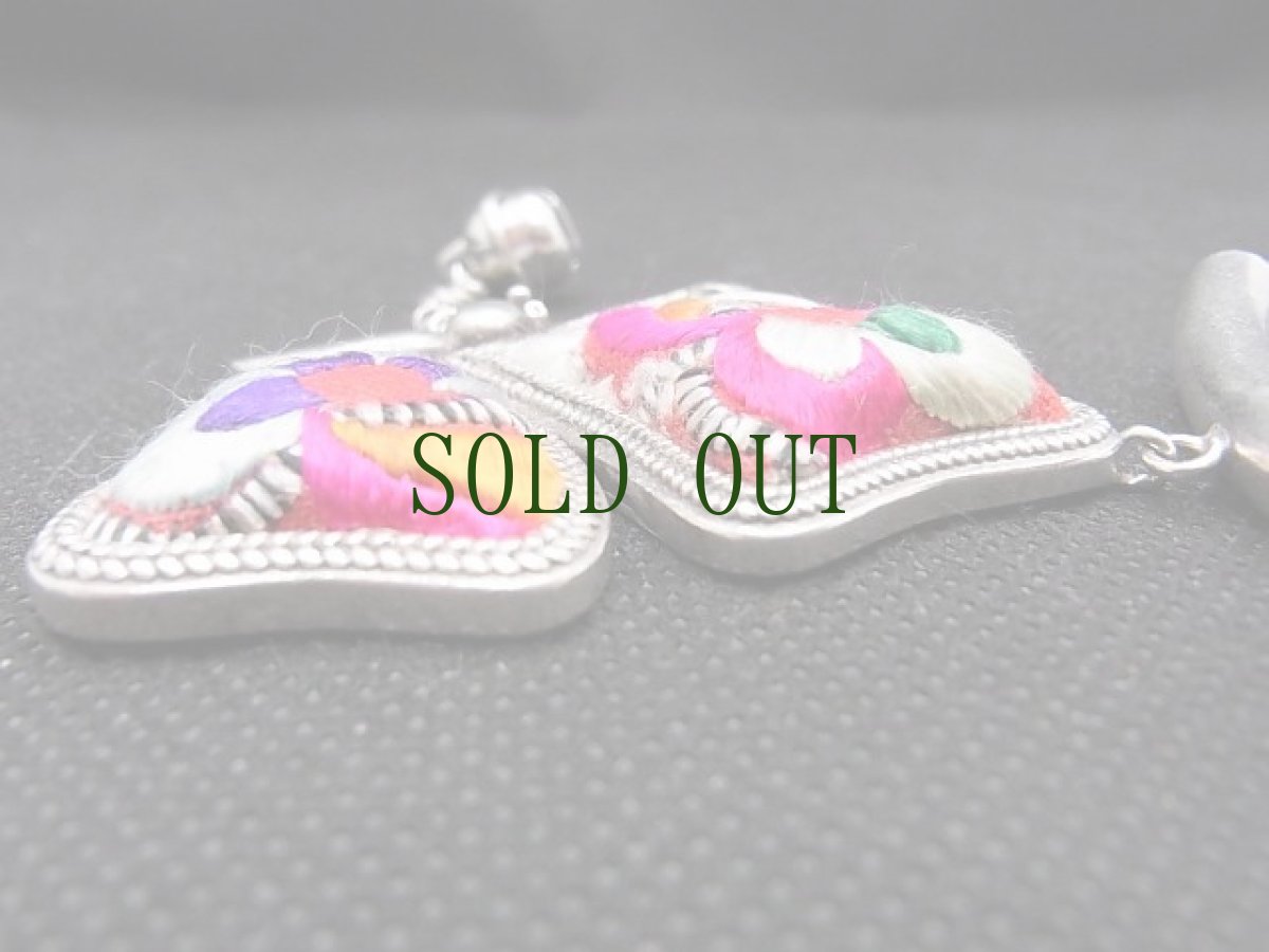 画像4: 貴州省ミャオ族の古刺繍ペンダントトップ　(ミャオ銀)　 (4)