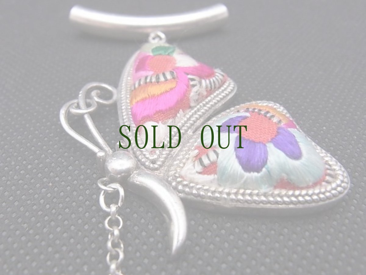 画像2: 貴州省ミャオ族の古刺繍ペンダントトップ　(ミャオ銀)　 (2)