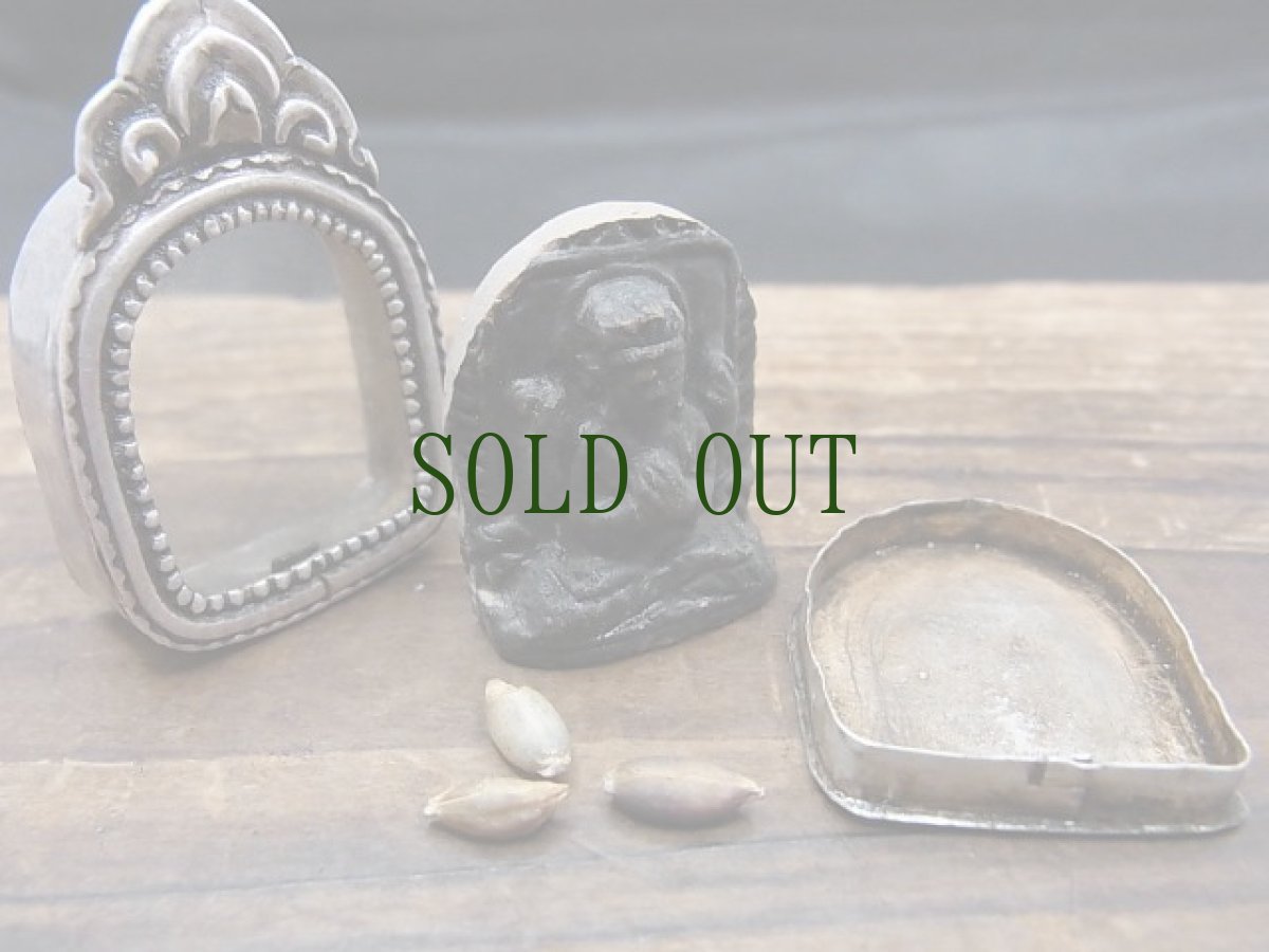 画像6: ガウ　チベット密教御守り箱　（チャンレースィク・四臂観音菩薩）開眼ツァツァ仏 (6)