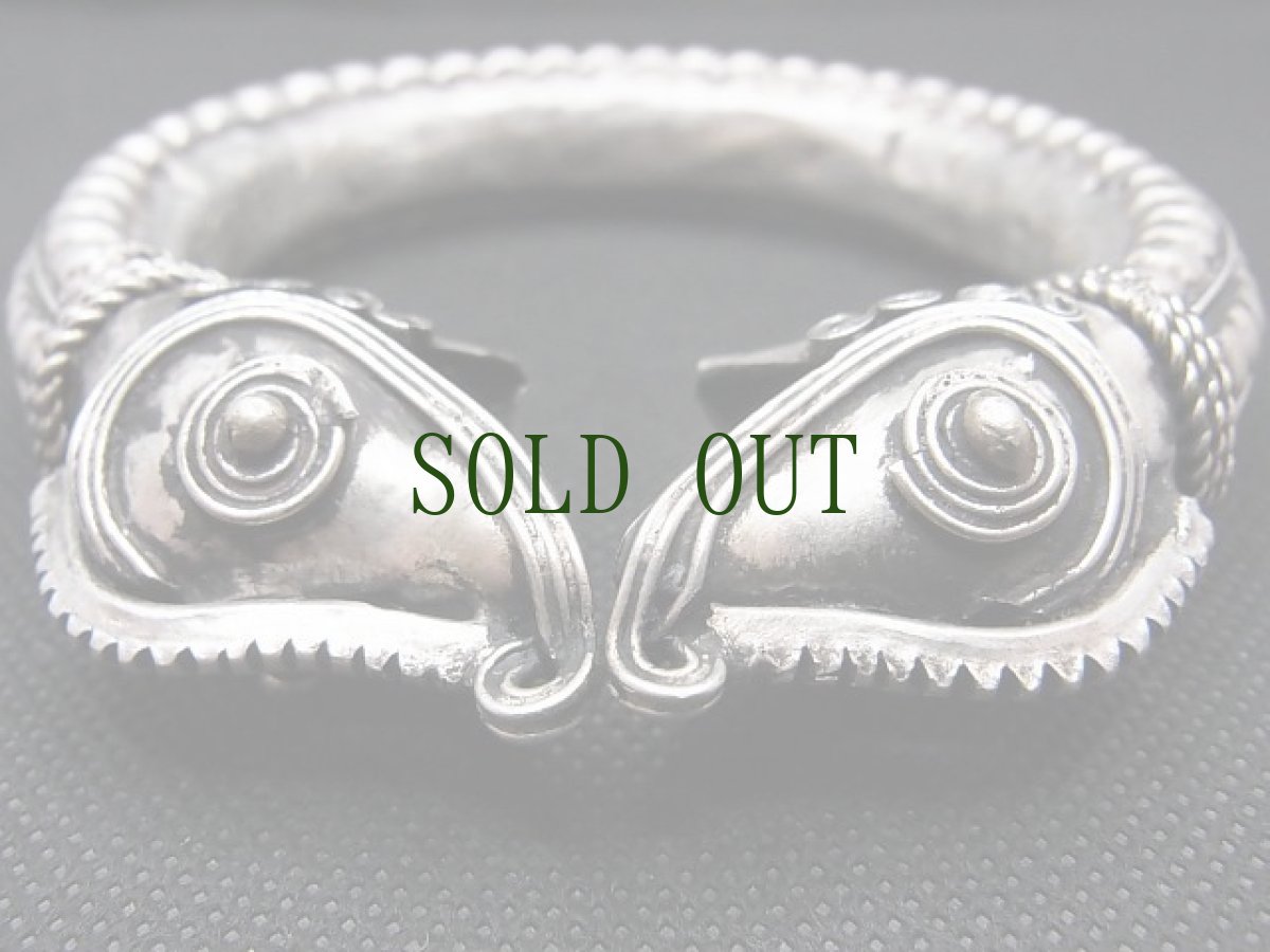 画像6: 貴州ミャオ族のシルバーバングル(ミャオ銀)　一対売り　（蛇・中空） (6)