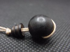 画像2: 沈香木（伽羅）お数珠用親玉とボサ玉　（約12mm） (2)