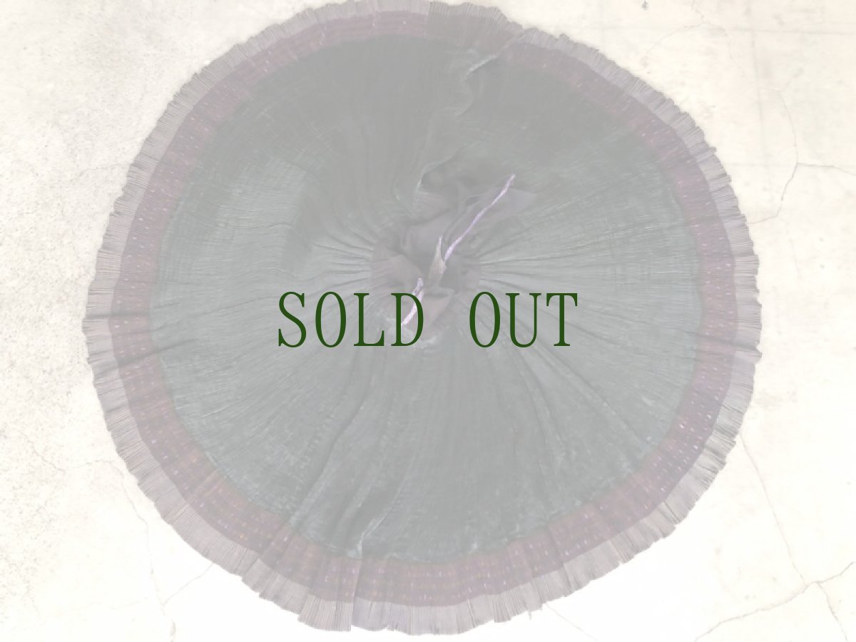 画像10: 貴州省黄平苗族(ミャオ族)　プリーツ巻きスカート・ケープ（シルク・草木染）ビンテージ (10)