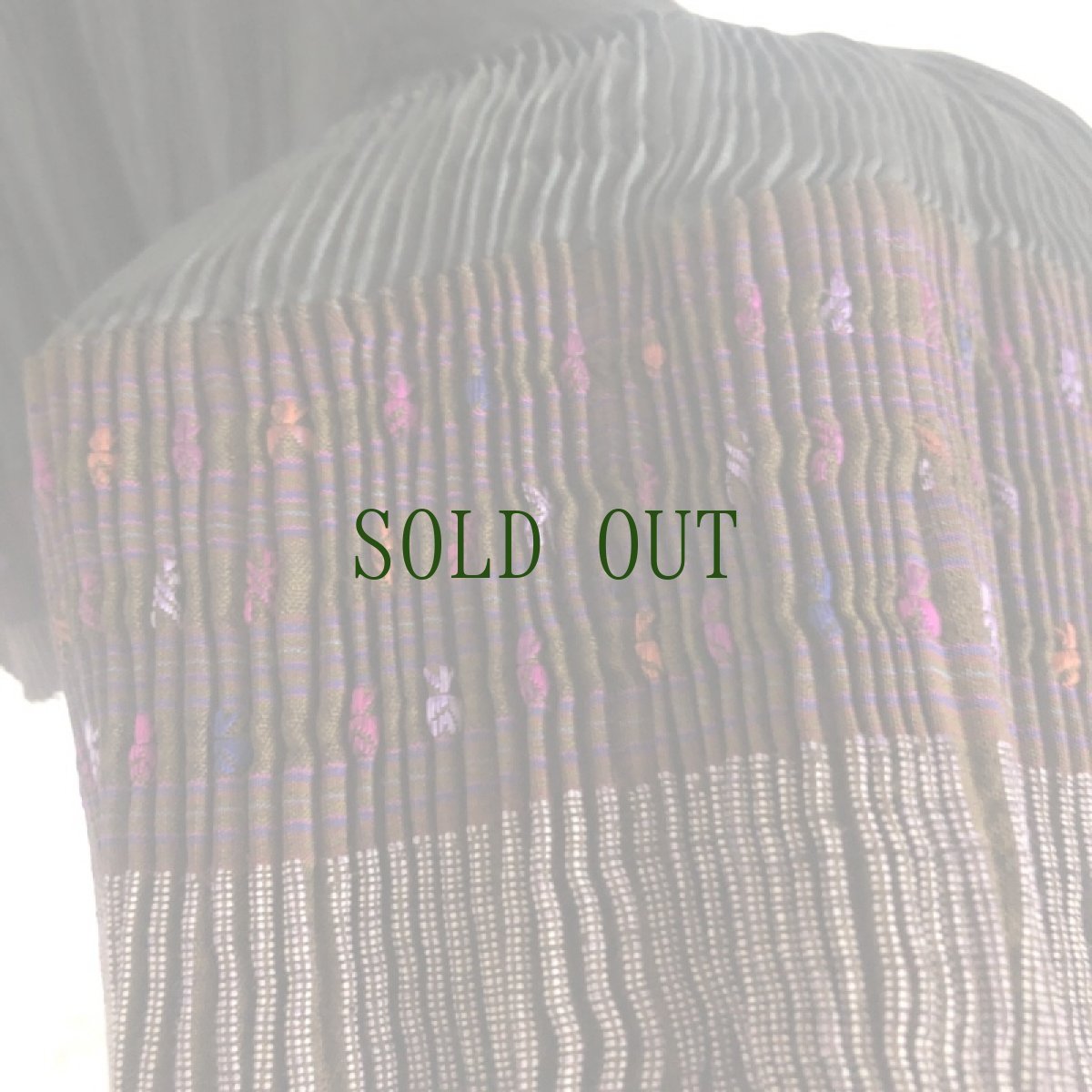 画像8: 貴州省黄平苗族(ミャオ族)　プリーツ巻きスカート・ケープ（シルク・草木染）ビンテージ (8)