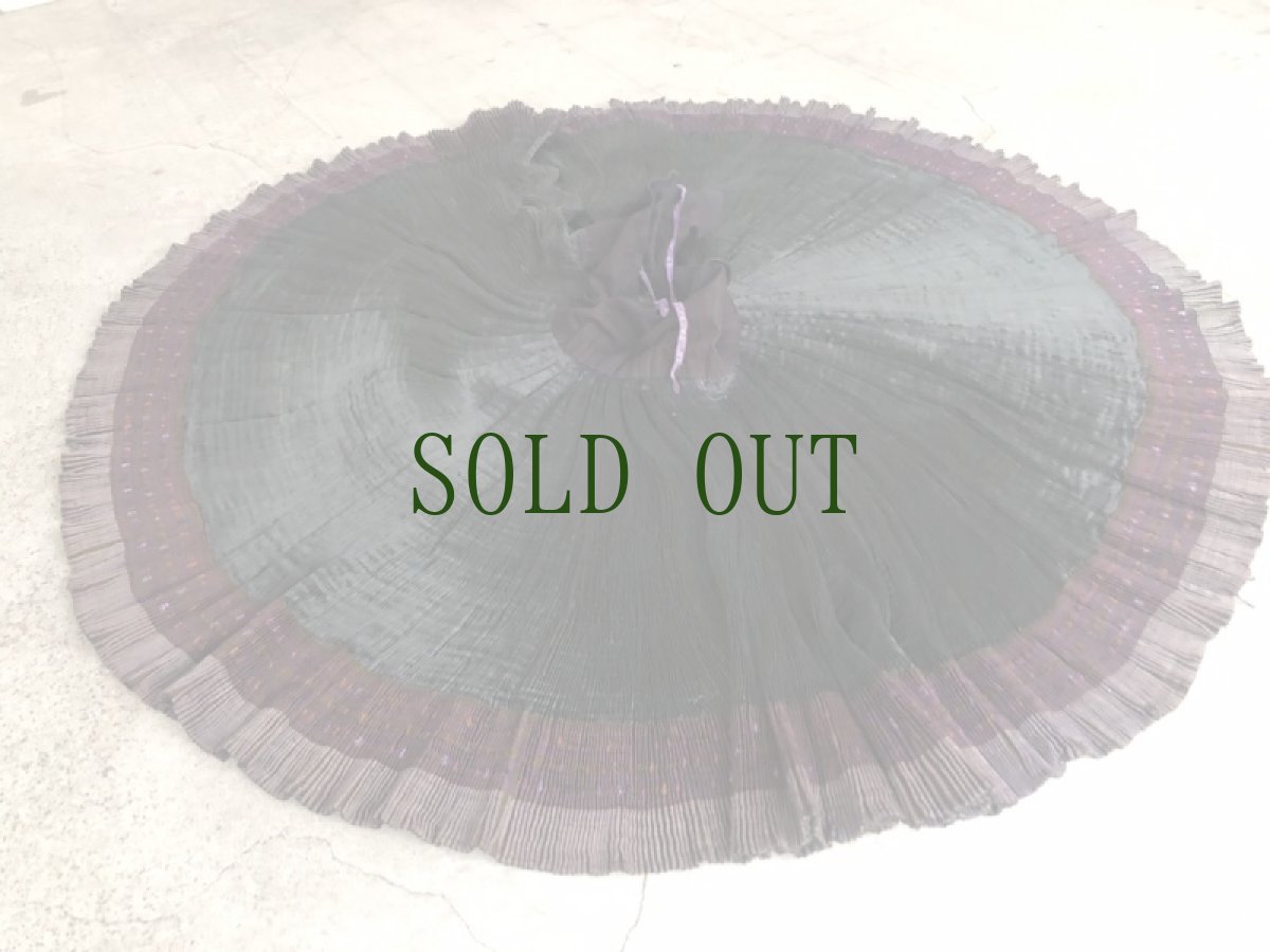 画像9: 貴州省黄平苗族(ミャオ族)　プリーツ巻きスカート・ケープ（シルク・草木染）ビンテージ (9)