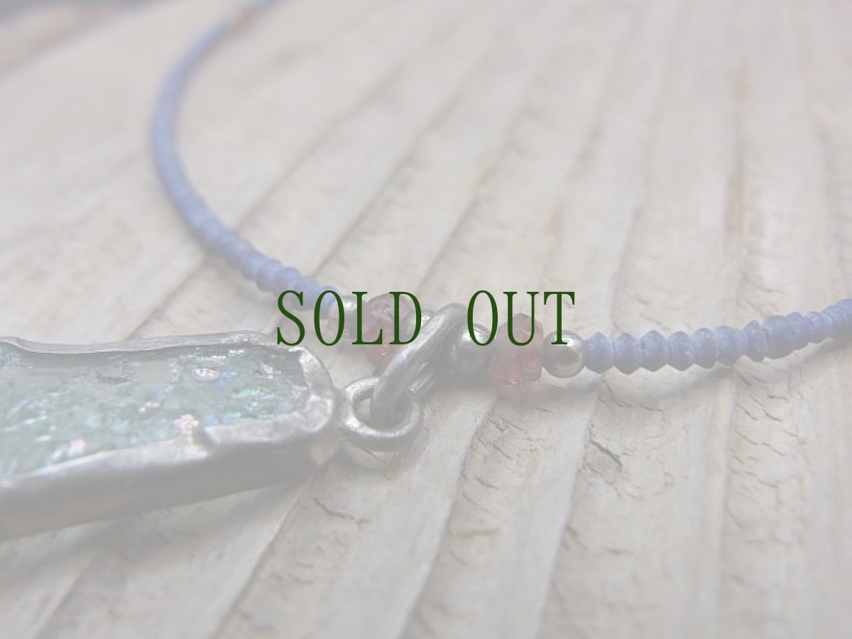 画像4: 古代ローマングラス（銀化ガラス）とラピスラズリのネックレス (4)