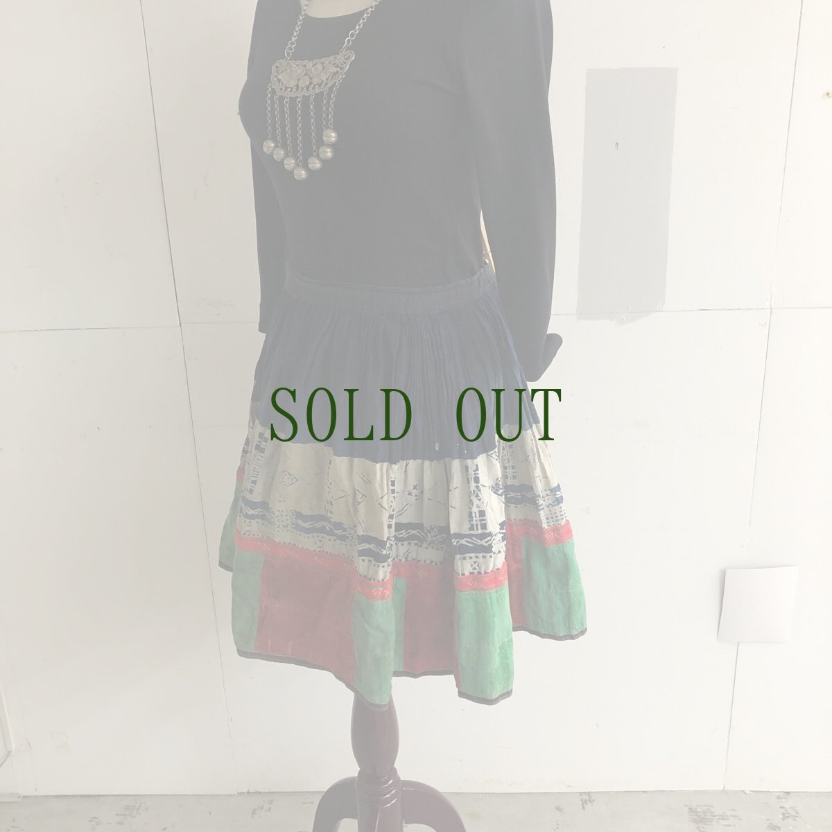 画像2: 広西壮族自治区・瑶族（ヤオ族）　藍染・プリーツ巻きスカート　（ビンテージ）　 (2)