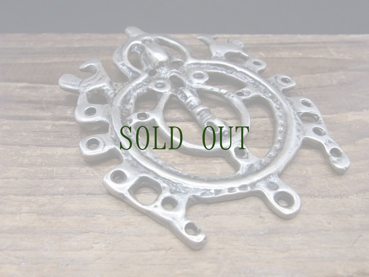 画像2: 天鉄・トクチャ(Tortoise motif thogchags)（山亀、法輪、曼荼羅、孔雀、金剛杵）　　　 (2)