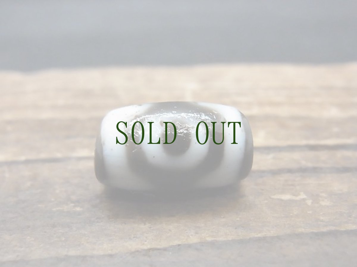 画像4: 紅朱砂 ジービーズ(dzi mig sum pa with red spot)チベット三眼天珠　 (4)